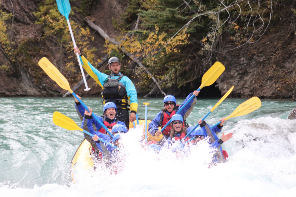 Deltagere på rafting